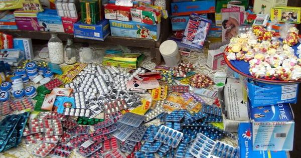A Cotonou sur le marché d'Adjégounlé où prospère le trafic de faux médicaments