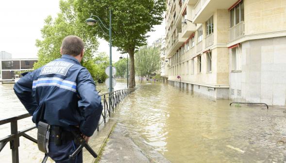 À Paris la Seine redescend légèrement après avoir atteint son plus haut niveau depuis 30 ans
