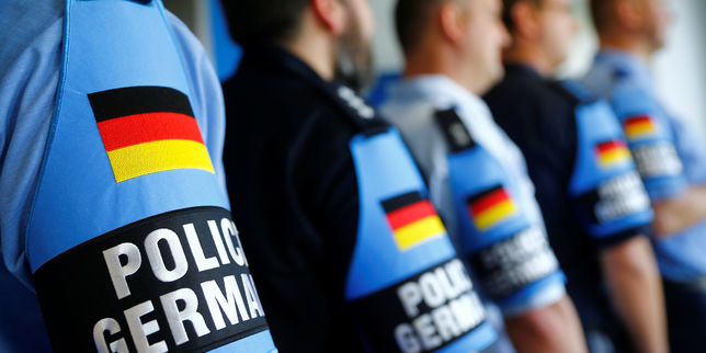 Agressions de touristes à Cologne , cinq hooligans russes placés en détention