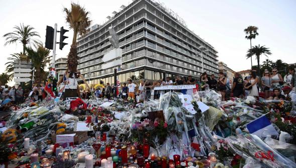 Attentat de Nice , deux nouvelles interpellations le gouvernement se défend 
