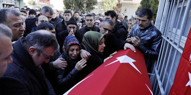 Attentat d'Istanbul , l'Etat islamique revendique huit suspects arrêtés