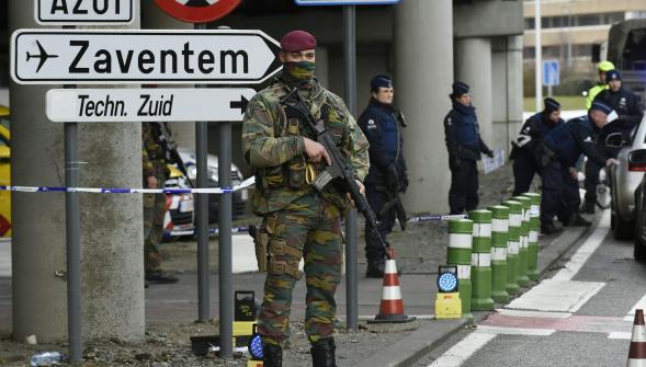 Attentats de Bruxelles , des adeptes de l'État islamique dans le personnel de l'aéroport 