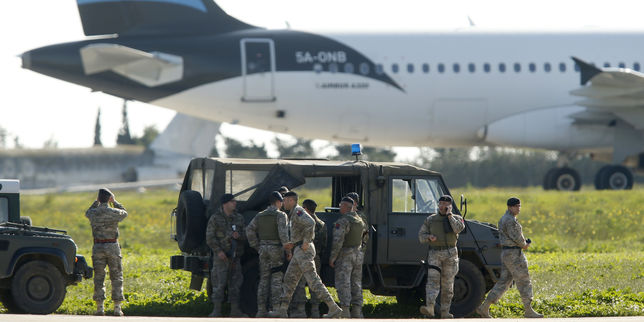 Avion libyen détourné sur Malte , deux pirates de l'air interpellés tous les otages libérés