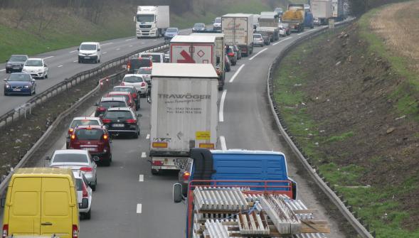 Blocages des routiers perturbations bouchons dans le Nord-Pas-de-Calais , suivez notre direct 