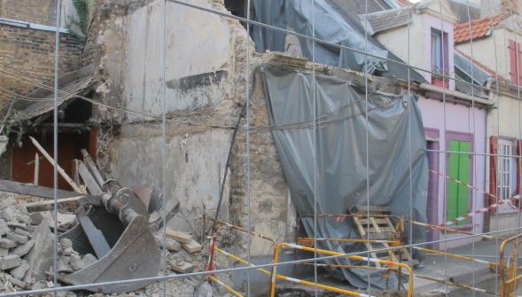 Boulogne , des maisonnettes inoccupées détruites les voisins évacués de force pour un an !