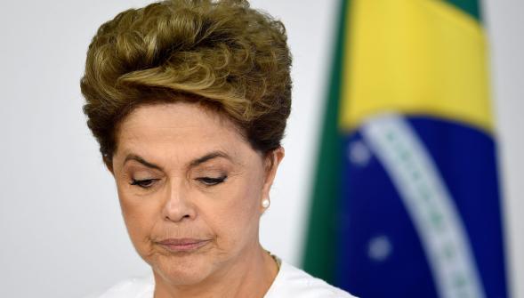 Brésil , les députés ouvrent la voie de la destitution de la présidente Rousseff