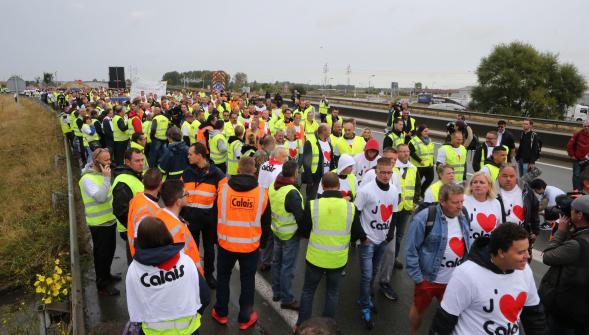 Calais , blocage en cours de l’A16 pour le démantèlement de la  jungle  (VIDÉO)