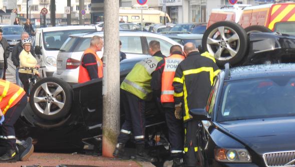 Calais , cinq blessés dans un accident rue Jean-Quehen