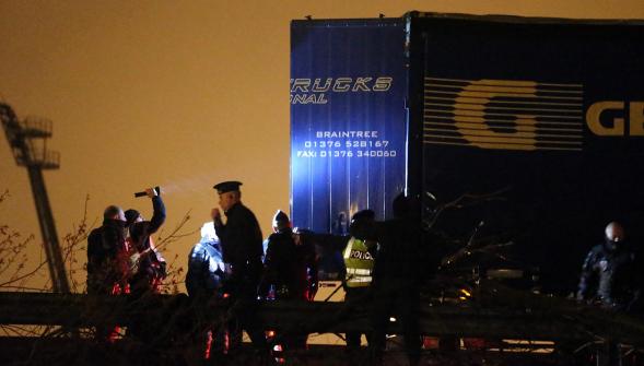 Calais , incidents sur la rocade portuaire cette nuit cinq migrants et un CRS blessés