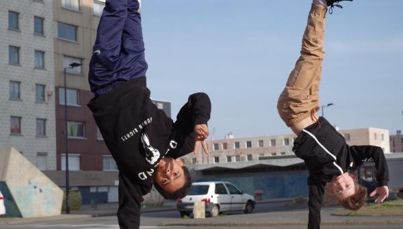 Calais , un jeune danseur de hip hop star de l'émission  Superkids  sur M6