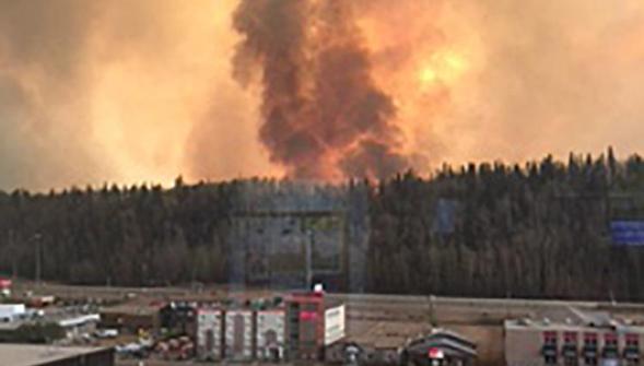 Canada , 100 000 personnes évacuées en raison de feux de forêts