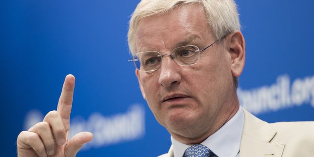 Carl Bildt , il faut maintenir les sanctions  tant que Moscou n’aura pas changé d’attitude 