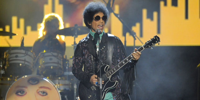 Célébrités et anonymes abasourdis par la mort de Prince