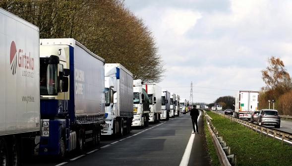 Contre la taxe poids lourds belge l'A27 reste bloquée vers la Belgique l'exaspération monte du côté français