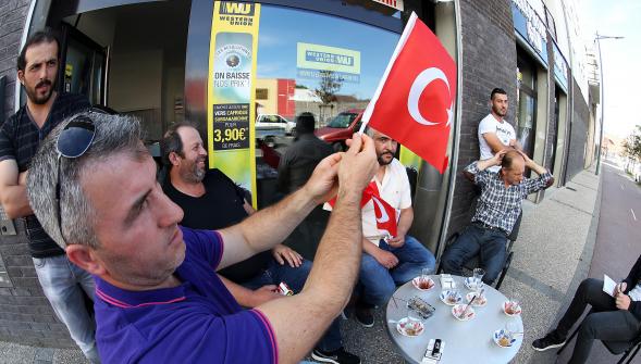 Coup d’État manqué en Turquie , après une nuit d’angoisse la communauté turque de Calais soulagée