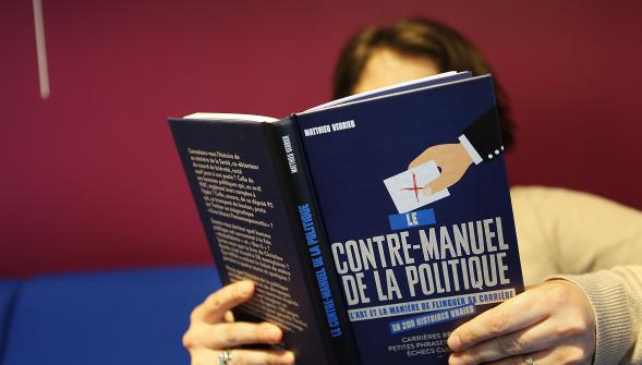 Dérapages lapsus... Matthieu Verrier compile les failles de nos dirigeants avec son Contre-manuel de la politique