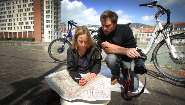 Deux journalistes partent à votre rencontre pour un périple à vélo dans le Nord-Pas-de-Calais un an avant la présidentielle