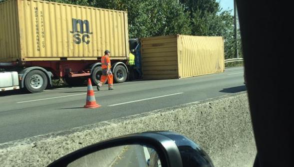 Dourges, un camion perd sa remorque sur l’autoroute gros embouteillages sur les autoroutes