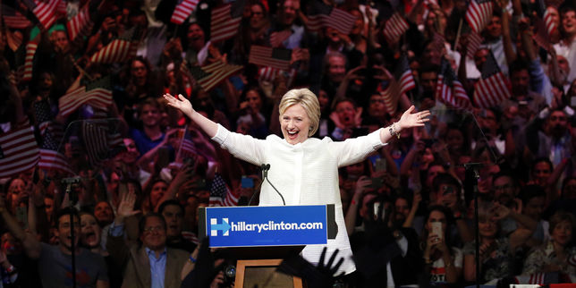 Elections américaines , Hillary Clinton revendique sa victoire aux primaires démocrates