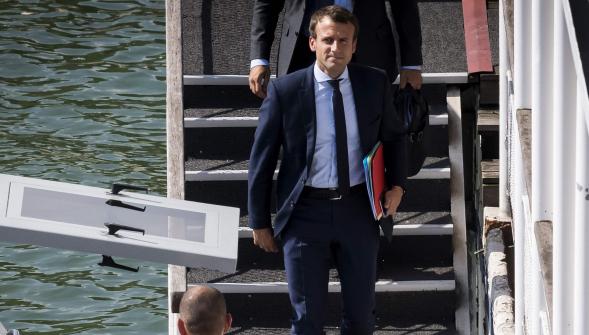 Emmanuel Macron démissionne pour entamer une  nouvelle étape  Michel Sapin lui succède