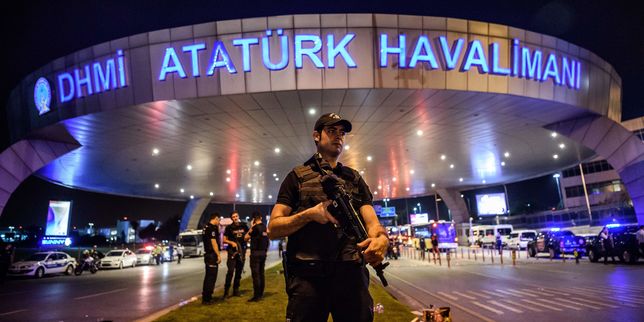 En direct , au moins 36 morts dans un attentat-suicide à l'aéroport Atatürk d'Istanbul