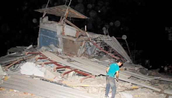 Equateur , un violent séisme fait au moins 233 morts et de nombreux dégâts
