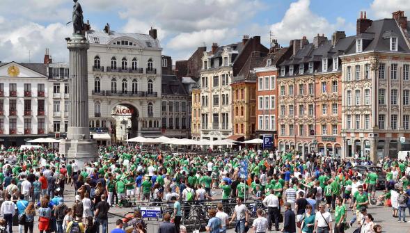 Euro 2016 , les supporters irlandais ont envahi la Grand Place de Lille