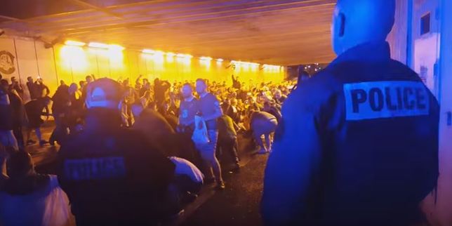 Euro 2016 , quand des supporteurs irlandais chantent à la gloire de la police française à Bordeaux