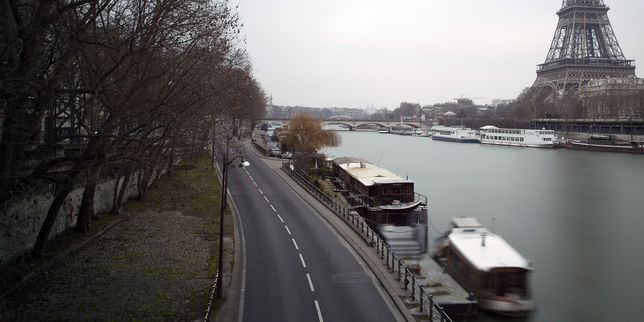 Fermeture des berges de la Seine , à Paris le trafic automobile en voie d'évaporation