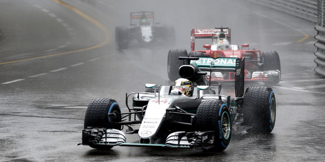 Formule 1 , Lewis Hamilton remporte le Grand Prix de Monaco