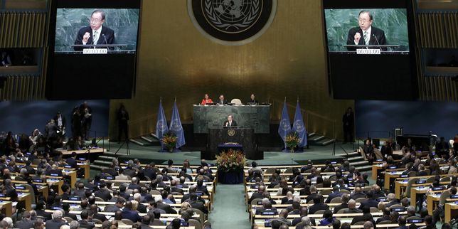 François Hollande premier à signer l'accord sur le climat à l'ONU