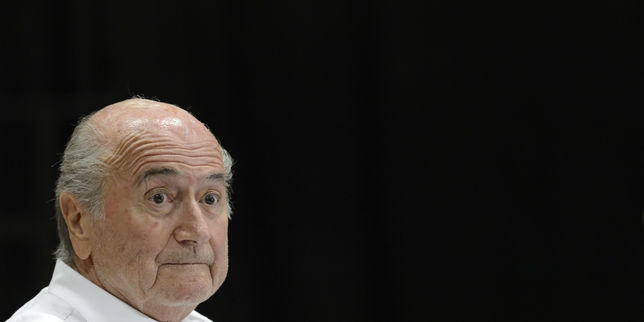 La FIFA ouvre une enquête contre Blatter et ses deux adjoints pour  enrichissement personnel 