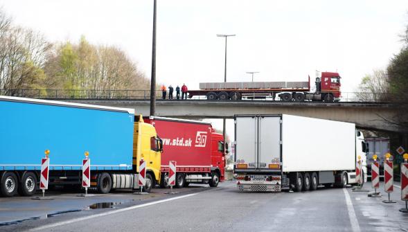 L'A27 fermée en direction de la Belgique à la suite d'un mouvement des transporteurs belges contre l'écotaxe