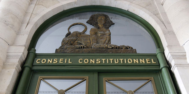 Le Conseil constitutionnel ne censure pas le prélèvement de l'impôt à la source