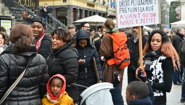 Lille , 200 opposants aux expulsions demandent du temps pour les familles (VIDÉO)