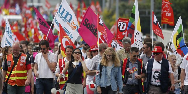 Loi travail ,  environ 130 personnes  interdites de manifester mardi à Paris