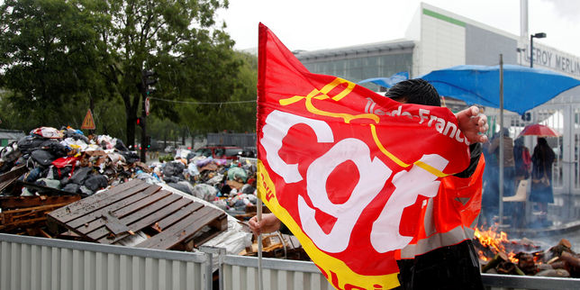  Loi travail  , les principaux centres de traitement de déchets parisiens bloqués plusieurs en région