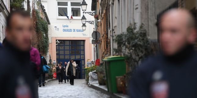 Lycéen poignardé à Paris , deux suspects mis en mis en examen et écroués