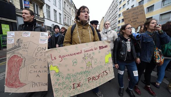 Manifestation contre la loi travail , au moins 120 bus de la région vers Paris ce mardi