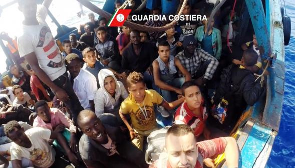 Méditerranée , environ 3000 migrants secourus mardi après une journée record 
