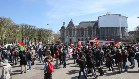 Nouveau rassemblement à Lille contre la loi Travail , une centaine de manifestants dans le cortège