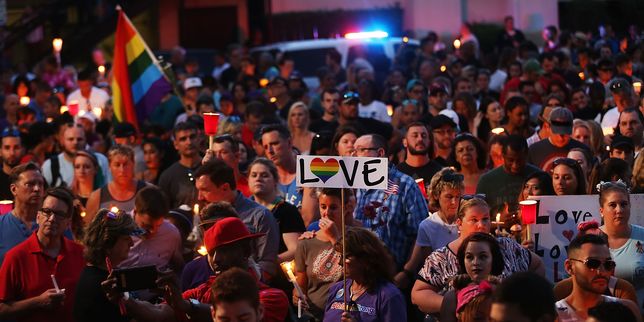 Orlando , des dizaines de milliers de personnes rendent hommage aux victimes de la tuerie