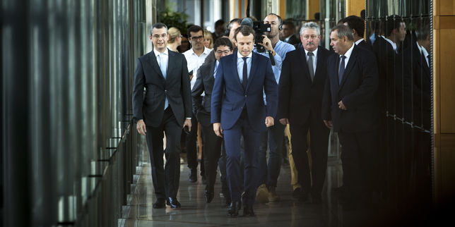 Pour Emmanuel Macron le début d'une longue course d'obstacles