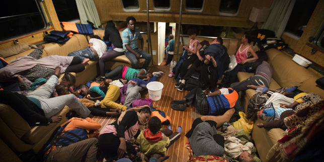 Près de 6 500 migrants secourus lundi au large des côtes libyennes