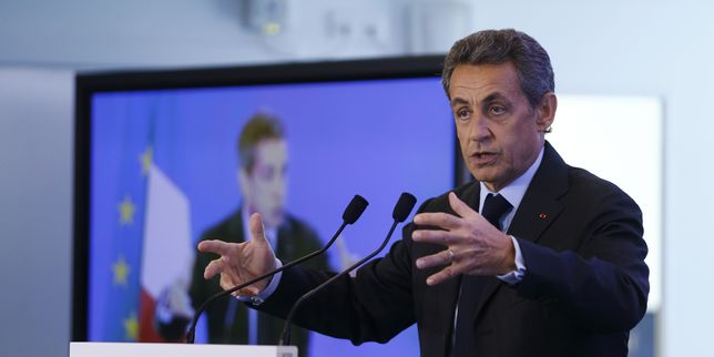 Primaire , les rivaux de Sarkozy dénoncent un  coup de force 