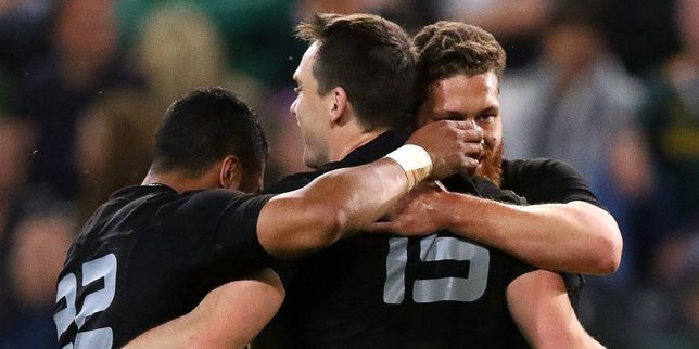 Rugby , les All Blacks écrasent les Springboks