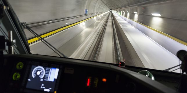 Saint-Gothard , la Suisse inaugure le plus long tunnel ferroviaire au monde