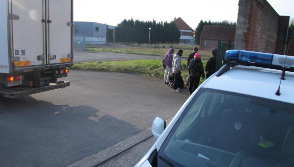 Saint-Omer  , une dizaine de migrants découverts dans un camion ce lundi matin