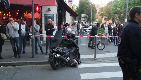 Scooter projeté contre la vitrine d'un fleuriste à Lille , un jeune homme entre la vie et la mort 