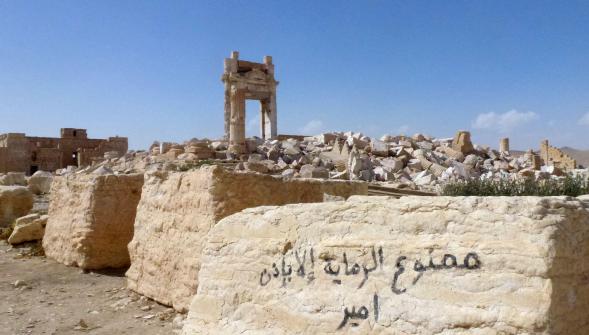 Syrie , voici ce qu'il reste de Palmyre ville fantôme après 10 mois d'occupation par l'État islamique